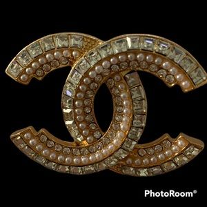 Brooch CC